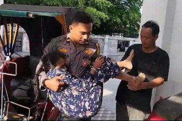 Bantu Korban Laka Lantas Dengan Gunakan Becak Polisi Di Tamiang Tuai Pujian